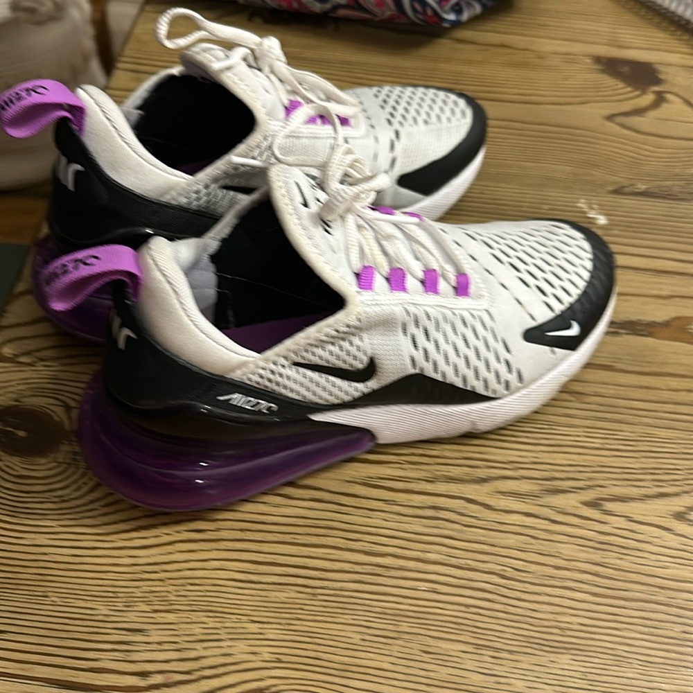 Woman’s Nike 270 purple woman’s shoes size 7